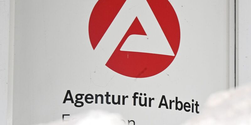 Die Zahl der Arbeitslosen in Deutschland ist über die Grenze von drei Millionen gestiegen. (Archivbild) - Foto: Bernd Weißbrod/dpa