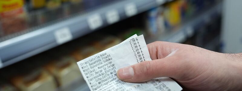 Beim täglichen Einkauf sind steigende Preise für Verbraucherinnen und Verbraucher deutlich erkennbar. (Symbolbild) - Foto: Marcus Brandt/dpa