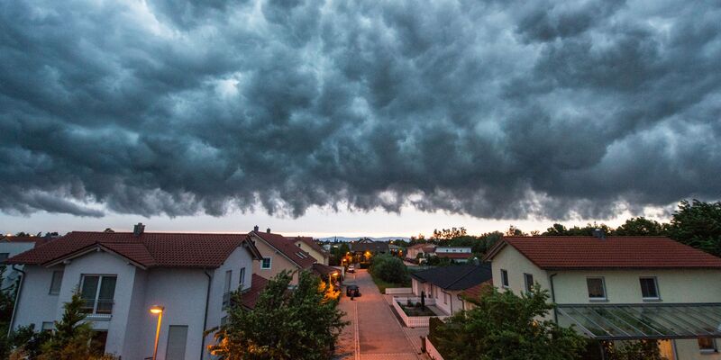 Die wirtschaftliche Unsicherheit und die andauernde Konjunkturkrise dämpfen nach Einschätzung der Interhyp den Immobilienmarkt. (Symbolbild) - Foto: Armin Weigel/dpa