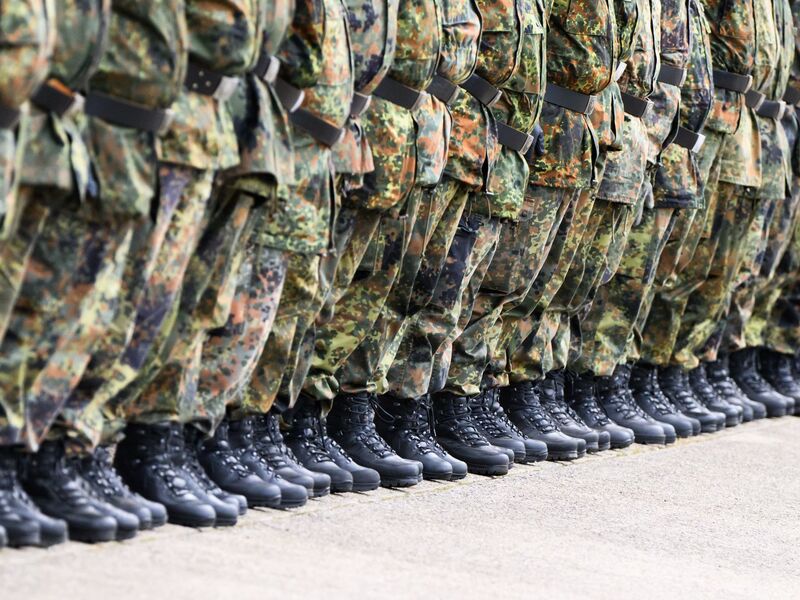 Konkret heißt es in dem Antrag, sowohl Frauen als auch Männer sollten den Fragebogen «verpflichtend» ausfüllen. (Symbolbild) - Foto: Julian Stratenschulte/dpa