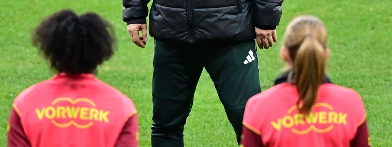 Christian Wück trägt weiter die Verantwortung für das Frauen-Nationalteam. (Archivbild) - Foto: Sebastian Christoph Gollnow/dpa