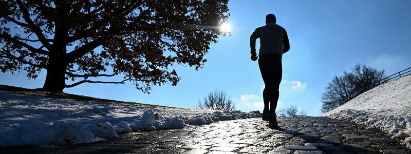 Die Sonne zeigt sich am ehesten an den Alpen. - Foto: Sven Hoppe/dpa