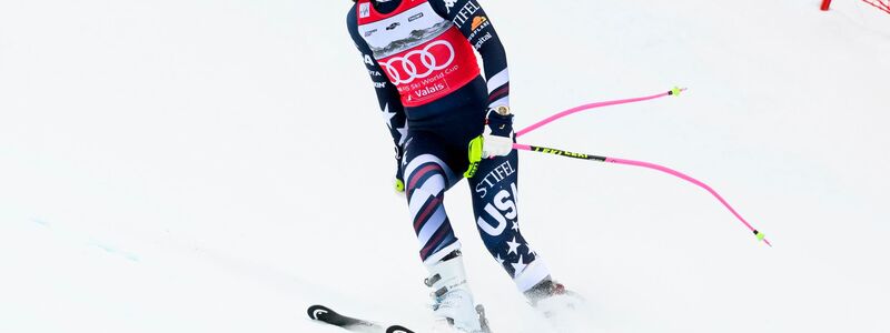 Lindsey Vonn rutscht nach ihrem Sturz in Crans-Montana langsam ins Ziel. - Foto: Jean-Christophe Bott/KEYSTONE/dpa