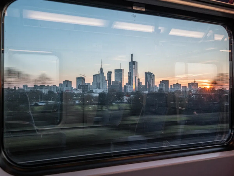 Arbeitszeitgesetz: Flexiblere Wochenregelung soll Dienstreisen erleichtern - Foto: über boerse-global.de