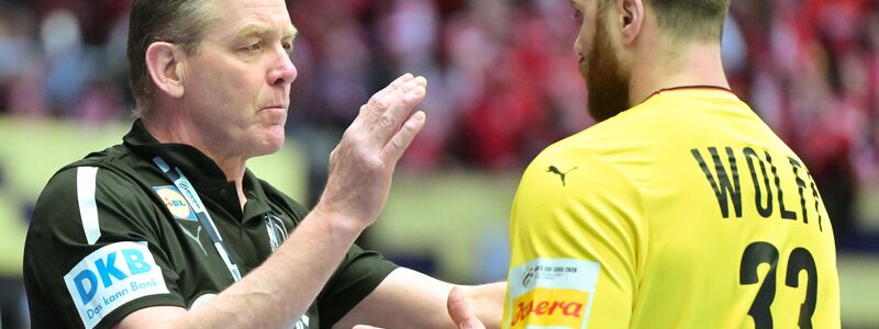 Wollen den maximalen Erfolg: Bundestrainer Alfred Gislason (l) und Torwart Andreas Wolff (r). - Foto: Sina Schuldt/dpa