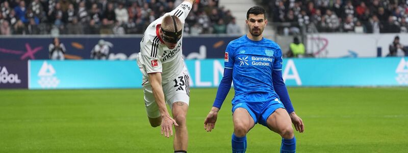 Eintracht Frankfurt und Rasmus Kristensen (l) sind weiter am Straucheln. - Foto: Marc Schüler/dpa