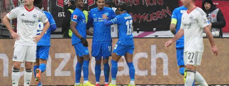 Leverkusen jubelt in Frankfurt. - Foto: Marc Schüler/dpa