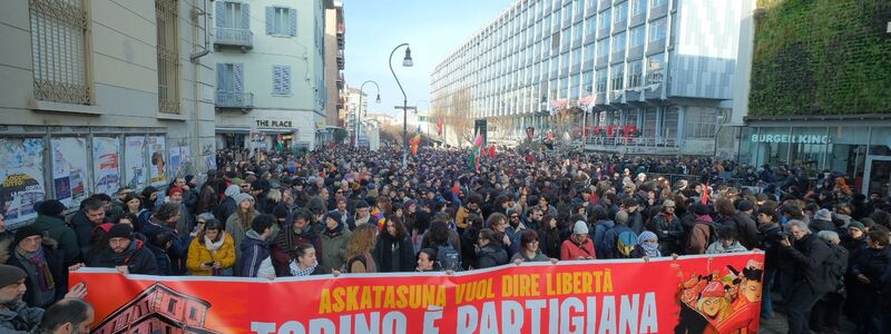 Die Proteste richteten sich gegen die Räumung eines linken Kulturzentrums. - Foto: Costantino Sergi/IPA via ZUMA Press/dpa