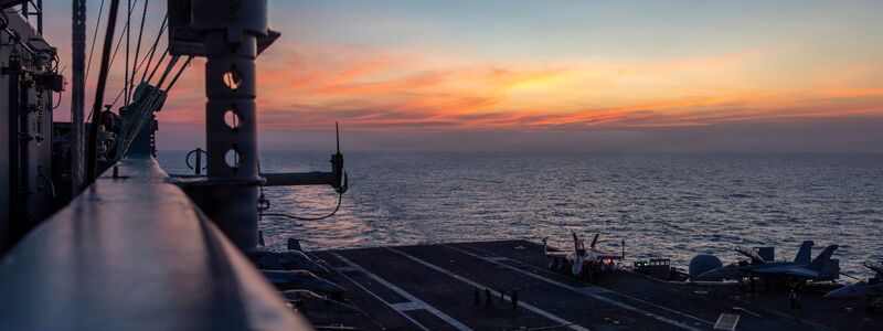 Das US-Militär hat unter anderem den Flugzeugträger «USS Abraham Lincoln» in die Region verlegt. (Archivbild) - Foto: Seaman Angel Campbell/US Navy/AP/dpa