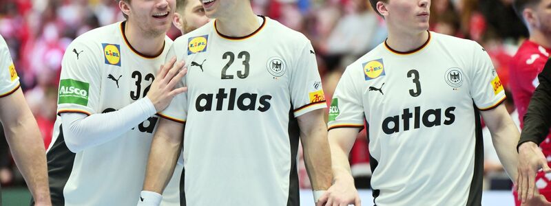 Franz Semper, Renars Uscins und Nils Lichtlein spielen um EM-Gold. - Foto: Sina Schuldt/dpa