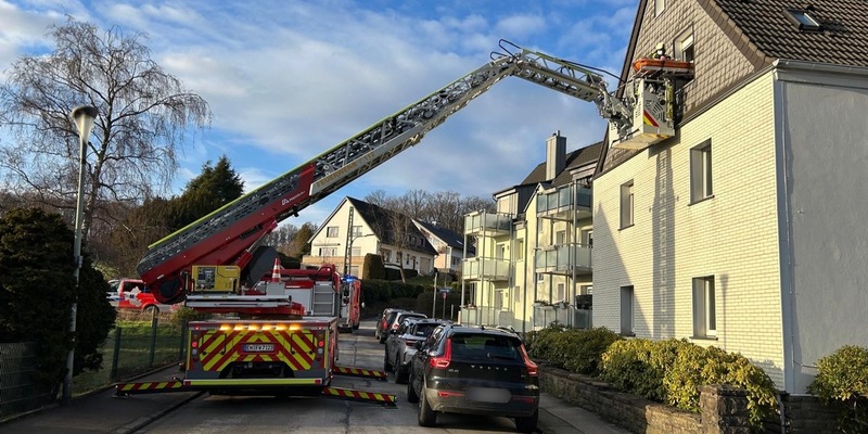 FW-EN: Rettungsdienst mit Drehleiter unterstützt - Foto: presseportal.de