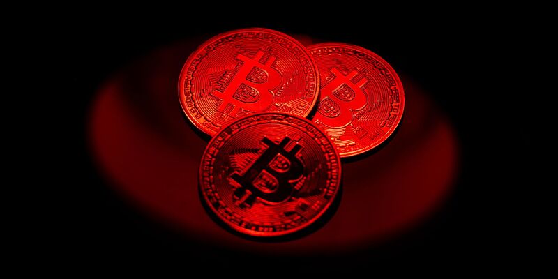 Der Bitcoin ist am Wochenende stärker unter Druck geraten. (Archivbild) - Foto: Hannes P Albert/dpa/dpa-tmn