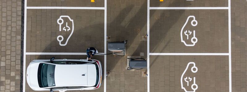 Das Interesse an Elektroautos ist sprunghaft gestiegen. (Symbolbild) - Foto: Sebastian Kahnert/dpa
