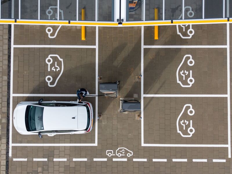 Das Interesse an Elektroautos ist sprunghaft gestiegen. (Symbolbild) - Foto: Sebastian Kahnert/dpa