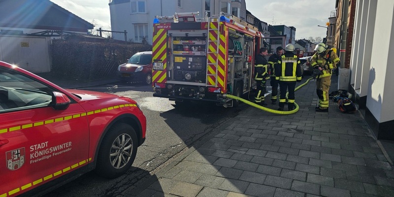 FW Königswinter: Feuerwehr rückt zu Brandeinsätzen nach Oberdollendorf aus - Foto: presseportal.de