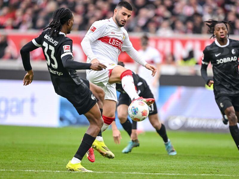 Stand wieder mal im Fokus: Stuttgarts Nationalstürmer Deniz Undav (M.). - Foto: Harry Langer/dpa