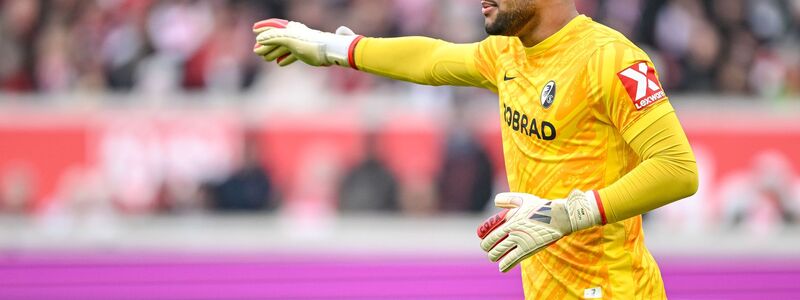 Starker Rückhalt: Freiburgs Torwart Noah Atubolu. - Foto: Harry Langer/dpa