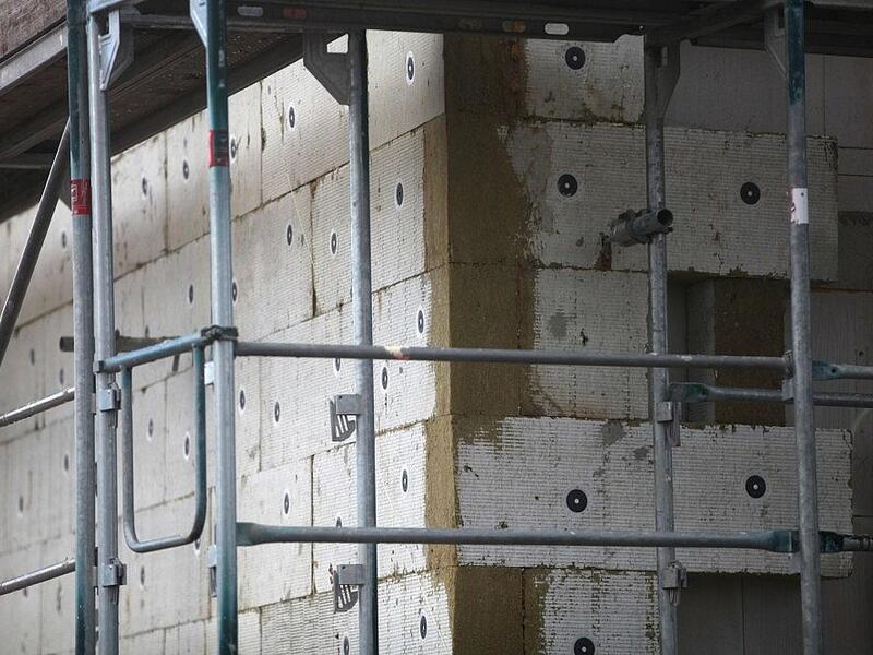 Gerüstbau für Wärmedämmung (Archiv) - Foto: via dts Nachrichtenagentur