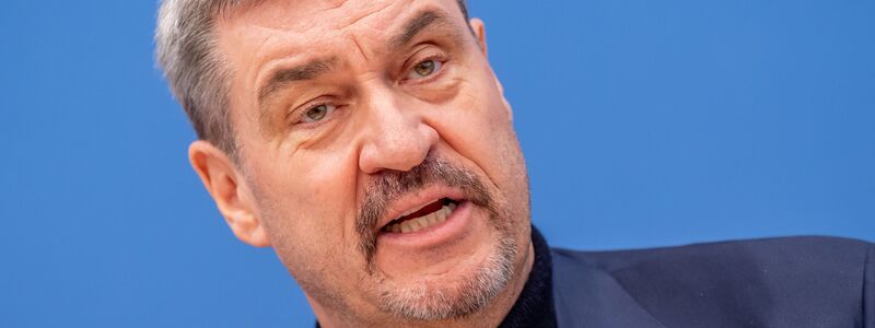 «Eine Stunde Mehrarbeit in der Woche würde uns enorm viel Wirtschaftswachstum bringen», sagt Söder. (Archivbild) - Foto: Michael Kappeler/dpa