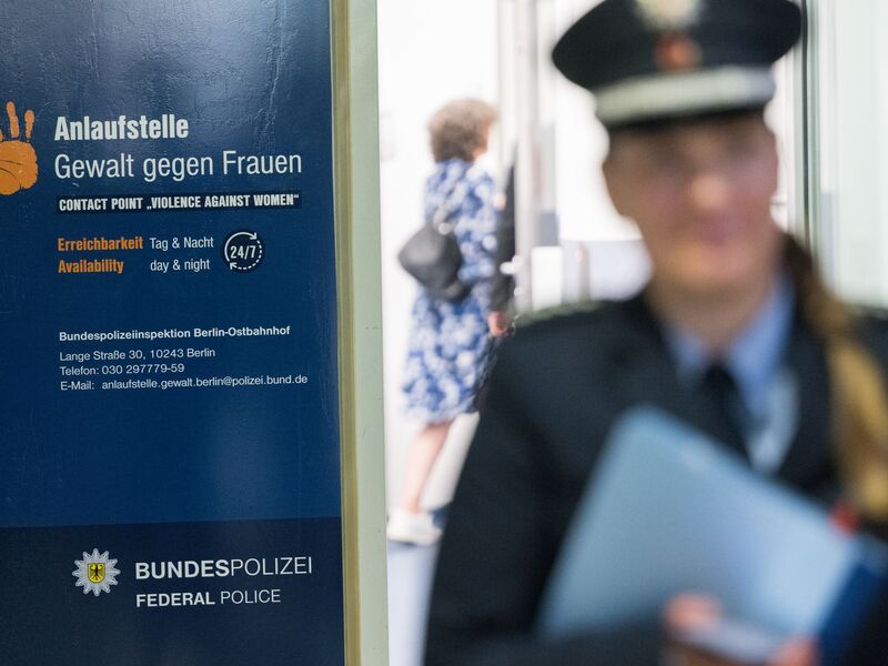 Bei der Anlaufstelle am Berliner Ostbahnhof sollen Frauen, die Opfer von Gewalt geworden sind, Beratung und Unterstützung erhalten können - in einer besonders vertrauenerweckenden Atmosphäre. (Archivfoto) - Foto: Sebastian Gollnow/dpa