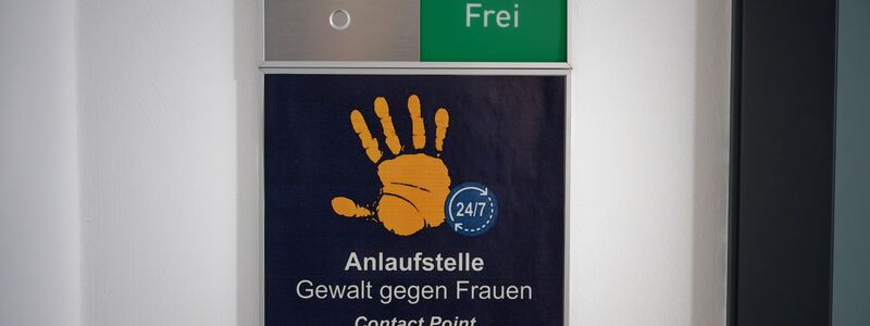 Es gibt aktuell zwei Anlaufstellen dieser Art: Einer in der Wache am Hauptbahnhof Köln, einer am Berliner Ostbahnhof. - Foto: Henning Kaiser/dpa