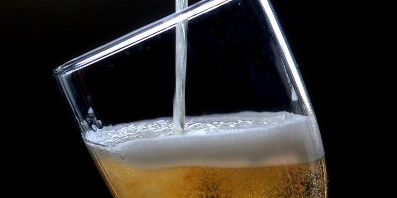 Bier läuft nicht mehr so gut. - Foto: Roland Weihrauch/dpa
