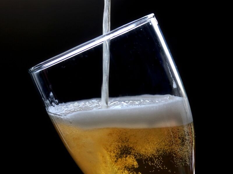 Bier läuft nicht mehr so gut.  - Foto: Roland Weihrauch/dpa