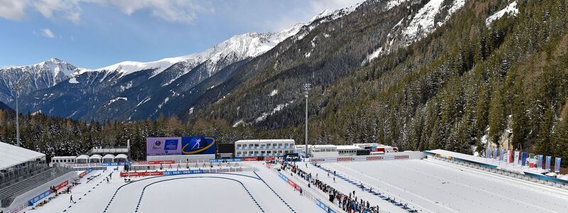 Auf 1.600 Metern Höhe geht es in Antholz ab Sonntag um die Olympiasiege. (Archivbild) - Foto: Hendrik Schmidt/dpa