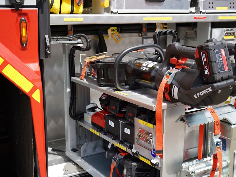 FW-OB: Feuerwehr befreit eingeklemmte Person nach Verkehrsunfall - Foto: presseportal.de