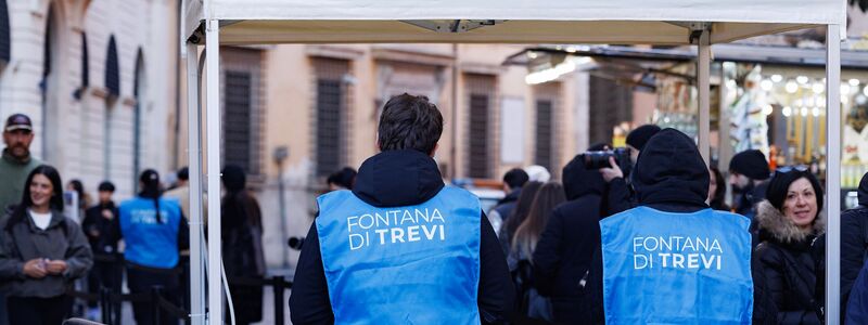 Außerdem können die Tickets vor Ort am Eingang zum Brunnen mit Kreditkarte sowie an mehreren touristischen Informationsstellen gekauft werden. Einwohner von Rom müssen nicht zahlen. - Foto: Roberto Monaldo/LaPresse via ZUMA Press/dpa