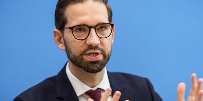 Laut Regierungssprecher Steffen Meyer will die Regierung nichts an den heutigen Zahnarzt-Regeln ändern. (Archivfoto) - Foto: Michael Kappeler/dpa
