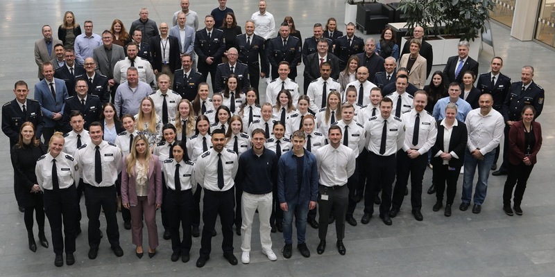 POL-OF: 51 neue Kolleginnen und Kollegen im Polizeipräsidium Südosthessen begrüßt - Foto: presseportal.de
