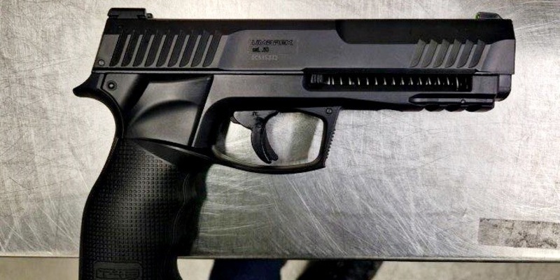 BPOL NRW: Bundespolizei stellt Waffen am Flughafen Köln Bonn sicher - Foto: presseportal.de