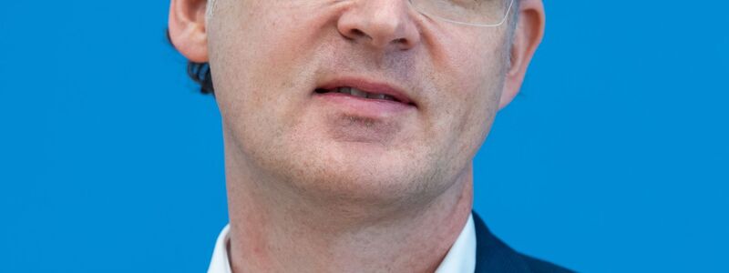 Ökonom Sebastian Dullien warnt davor, die Debatte schade der Binnennachfrage. (Archivbild) - Foto: Bernd von Jutrczenka/dpa Pool/dpa