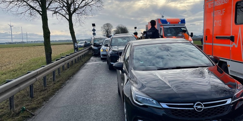 POL-AC: Unfall auf der B57 - Mehrere Fahrzeuge beteiligt - Foto: presseportal.de