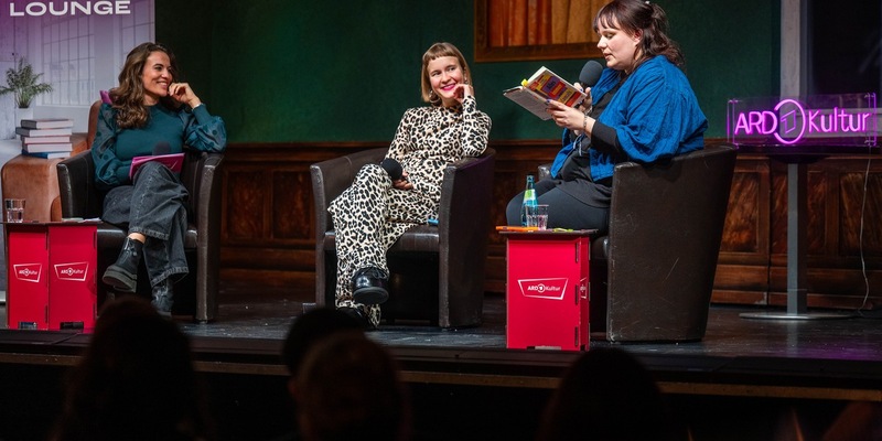 Literatur-Talk mit Mona Ameziane: Ab 4. Februar neue „Buch-Lounge“-Folgen in der ARD Audiothek - Foto: presseportal.de