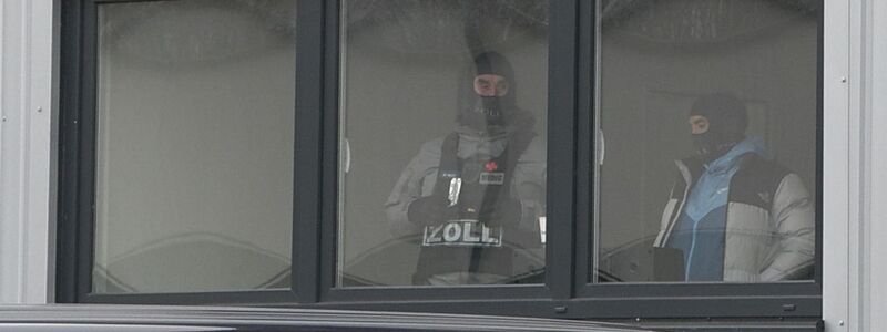 Beamte des Zollkriminalamts hatten am Morgen fünf Männer festgenommen. - Foto: News5 / Sebastian Peters/NEWS5/dpa