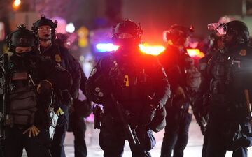 In einer ICE-Einrichtung sind Masern festgestellt worden (Archivbild). - Foto: Adam Gray/AP/dpa