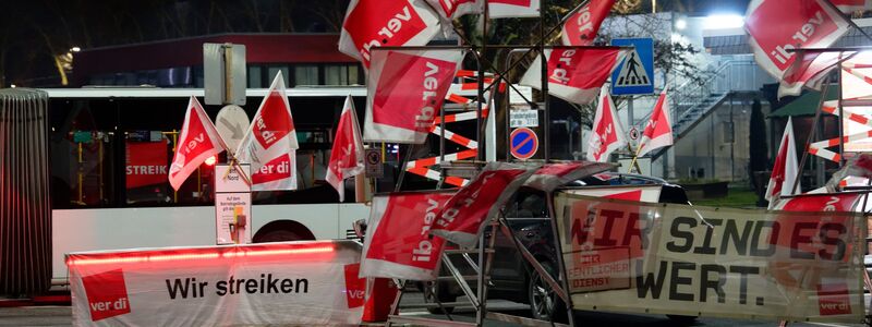 Der Warnstreik ist Teil der laufenden Tarifverhandlungen für die Beschäftigten im kommunalen Nahverkehr. - Foto: Henning Kaiser/dpa