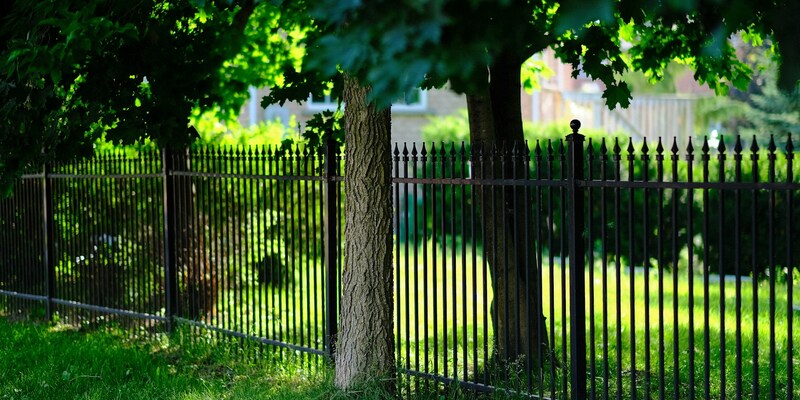 stabiler Gartenzaun - Foto: @Dilmeer Hazoor auf Unsplash