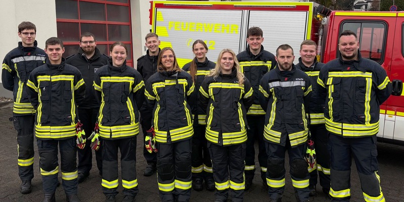 FW VG Asbach: 12 neue Feuerwehrleute starten in die Grundausbildung - Foto: presseportal.de