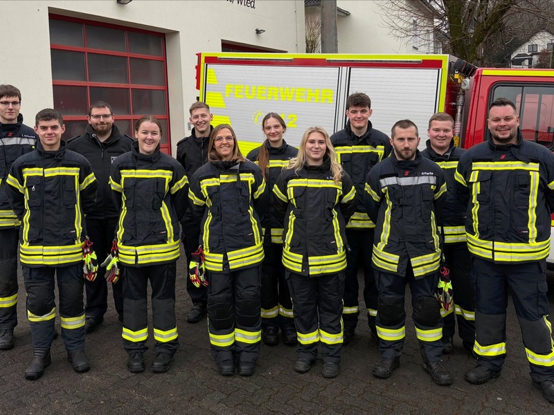 FW VG Asbach: 12 neue Feuerwehrleute starten in die Grundausbildung - Foto: presseportal.de