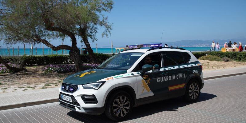 Die spanische Polizeieinheit Guardia Civil hat auf Teneriffa einen Deutschen unter dem Verdacht festgenommen, seine Mutter erschossen zu haben.  - Foto: Clara Margais/dpa