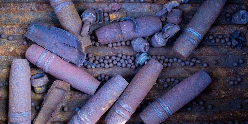 Mit einem Weltkriegsgeschoss im Gesäß hat ein junger Mann in Frankreich einen Einsatz des Kampfmittelräumdienstes in einer Klinik ausgelöst. (Symbolbild) - Foto: Klaus-Dietmar Gabbert/dpa-Zentralbild/dpa
