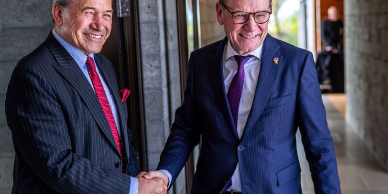 Beim Treffen von Außenminister Johann Wadephul (CDU) mit seinem neuseeländischen Kollegen Winston Peters spielt auch der russische Angriffskrieg gegen die Ukraine eine Rolle. - Foto: Jens Büttner/dpa