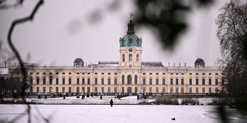 In Berlin ist es weiter frostig kalt. - Foto: Britta Pedersen/dpa