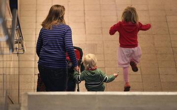 Mutter mit zwei Kindern (Archiv) - Foto: via dts Nachrichtenagentur