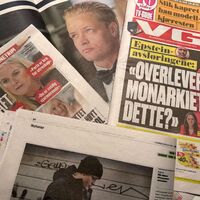 «Überlebt die Monarchie das?» titelt eine norwegische Zeitung angesichts der Skandale um Kronprinzessin Mette-Marit und ihren Sohn Marius Borg Høiby. - Foto: Julia Wäschenbach/dpa