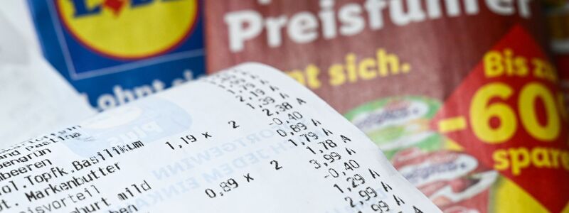 Lidl beansprucht die Preisführerschaft der Discounter. - Foto: Hendrik Schmidt/dpa