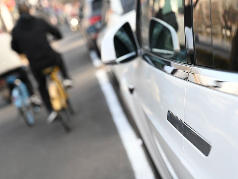 Die Türgriffe hatten bei Unfällen für Probleme gesorgt.  - Foto: Johannes Neudecker/dpa